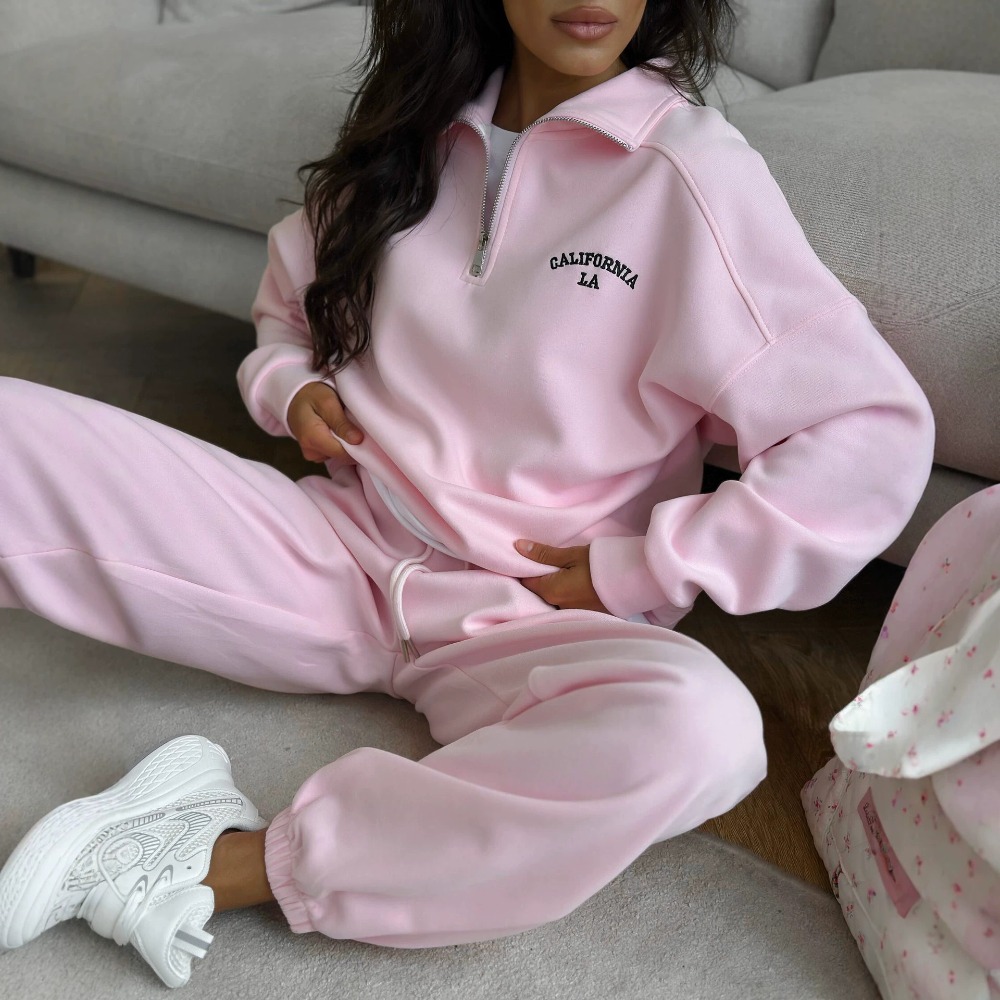 Embroidery Style - Sportieve stijl hoodie met geborduurde letters,