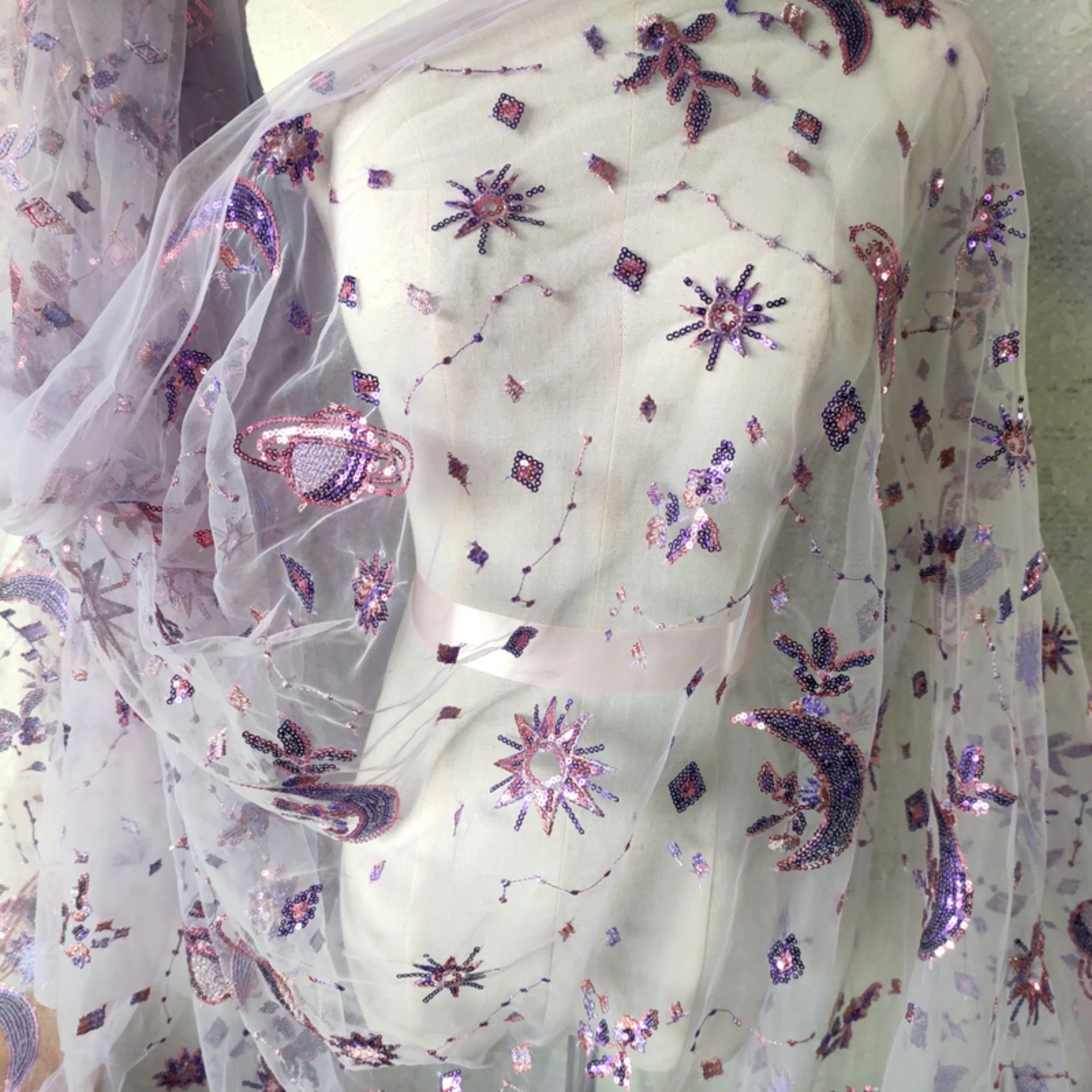 0,5 meter paarse breedte 55,11 - Embroidery Net Dress recensie en prijs
