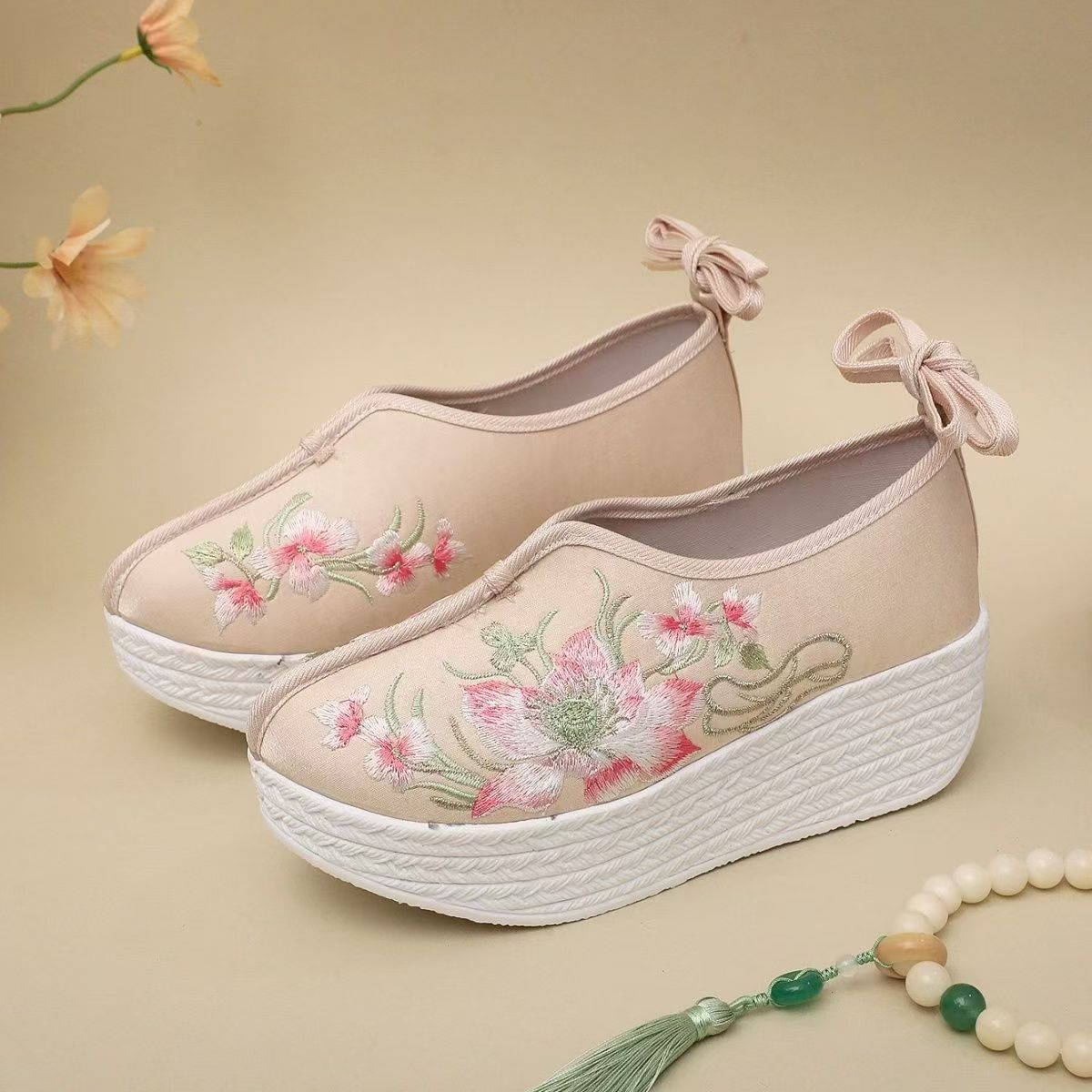 Vrouwelijke etnische stijl wed - Embroidery Style recensie en prijs