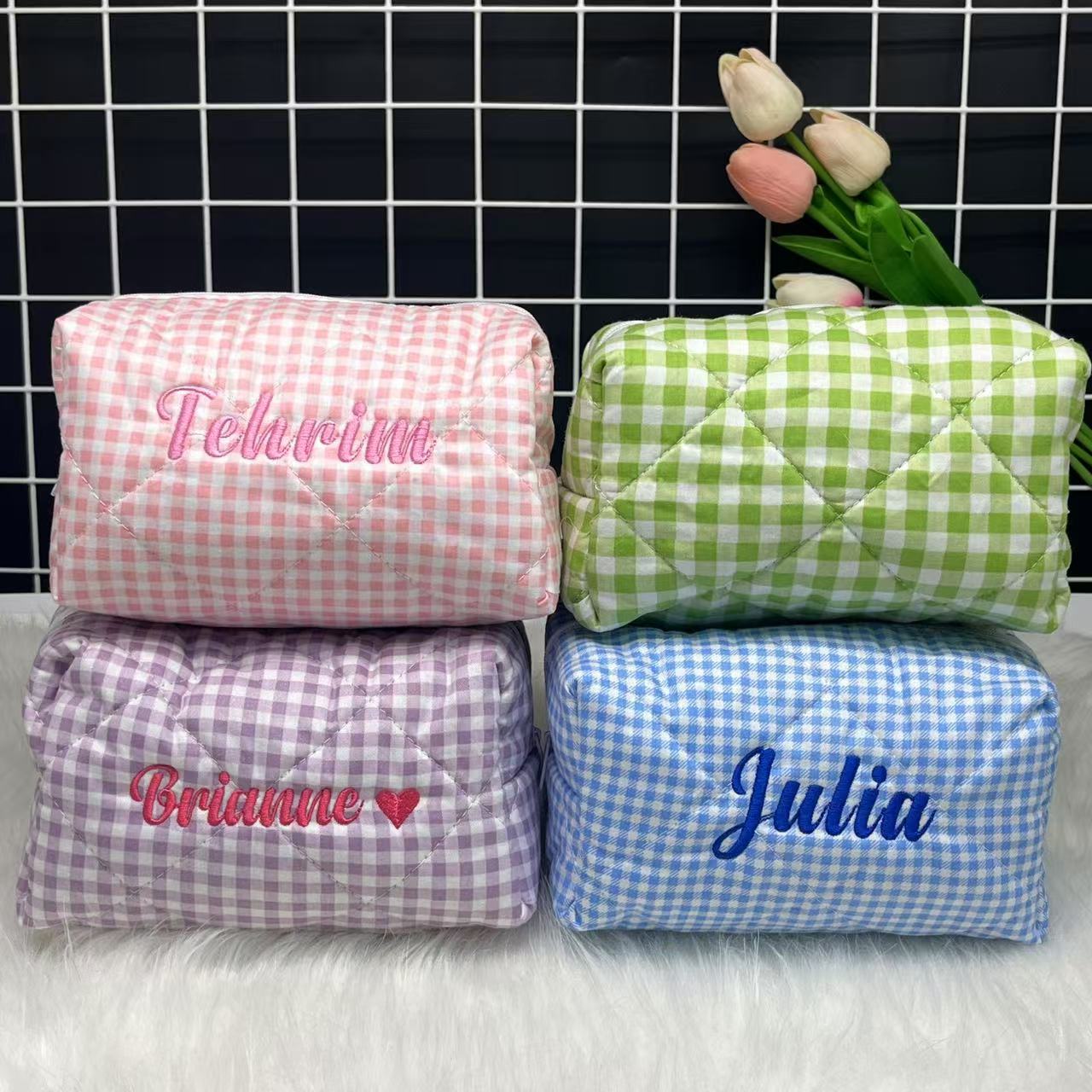 Gestreepte make-uptas met grot - Embroidery Name recensie en prijs